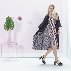 LuLaRoe black lace Shirley kimono